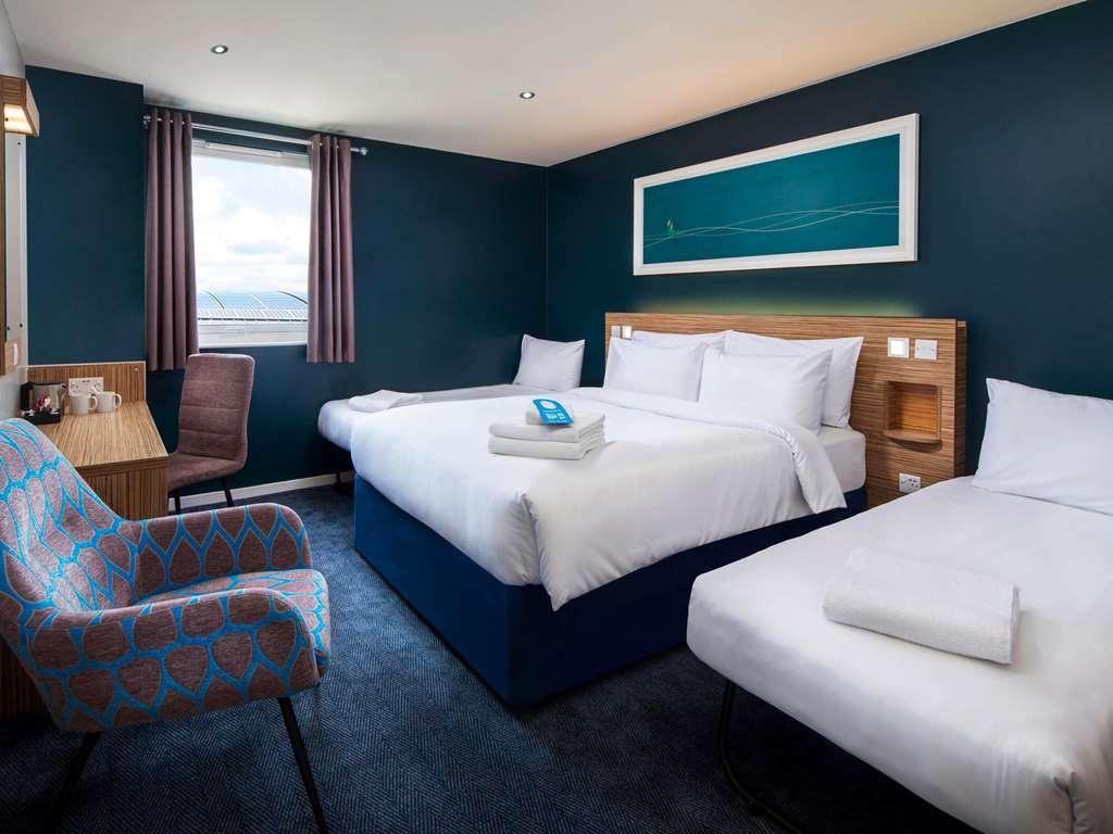 Travelodge Liverpool Stonedale Park חדר תמונה