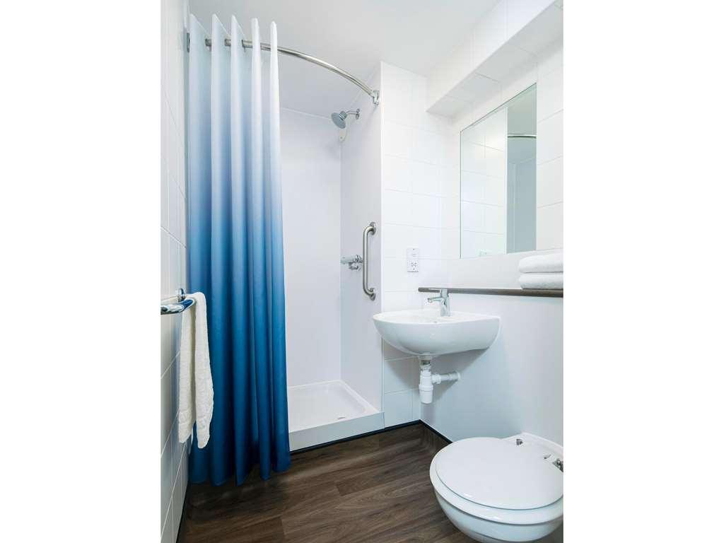 Travelodge Liverpool Stonedale Park חדר תמונה