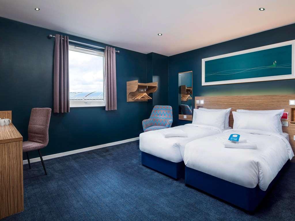 Travelodge Liverpool Stonedale Park חדר תמונה