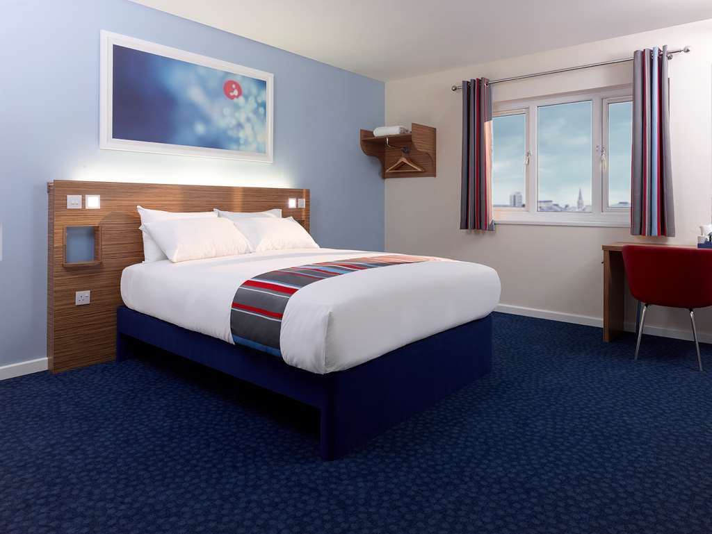 Travelodge Liverpool Stonedale Park חדר תמונה