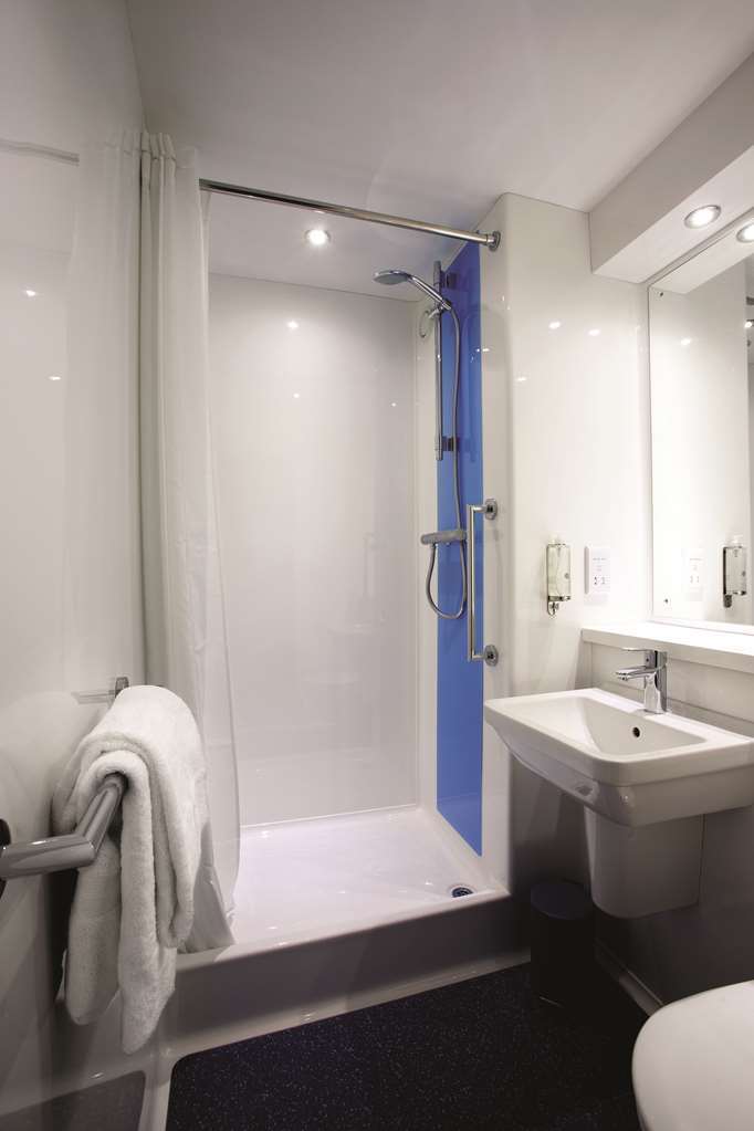 Travelodge Liverpool Stonedale Park חדר תמונה