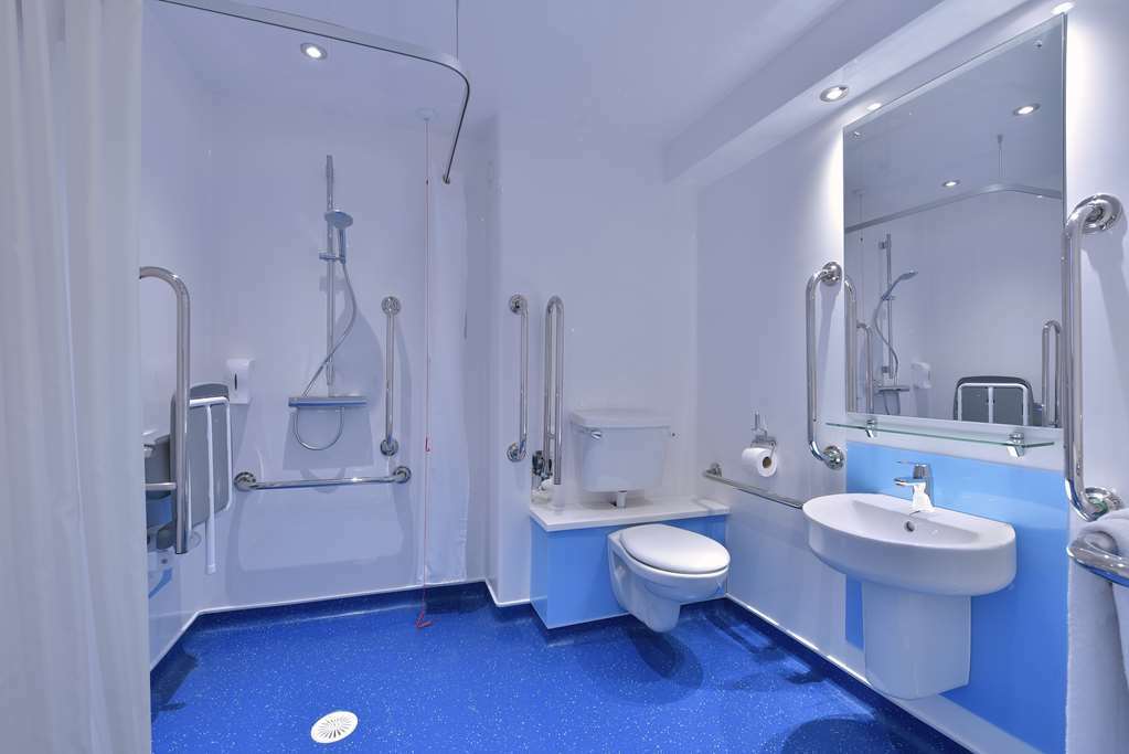 Travelodge Liverpool Stonedale Park חדר תמונה