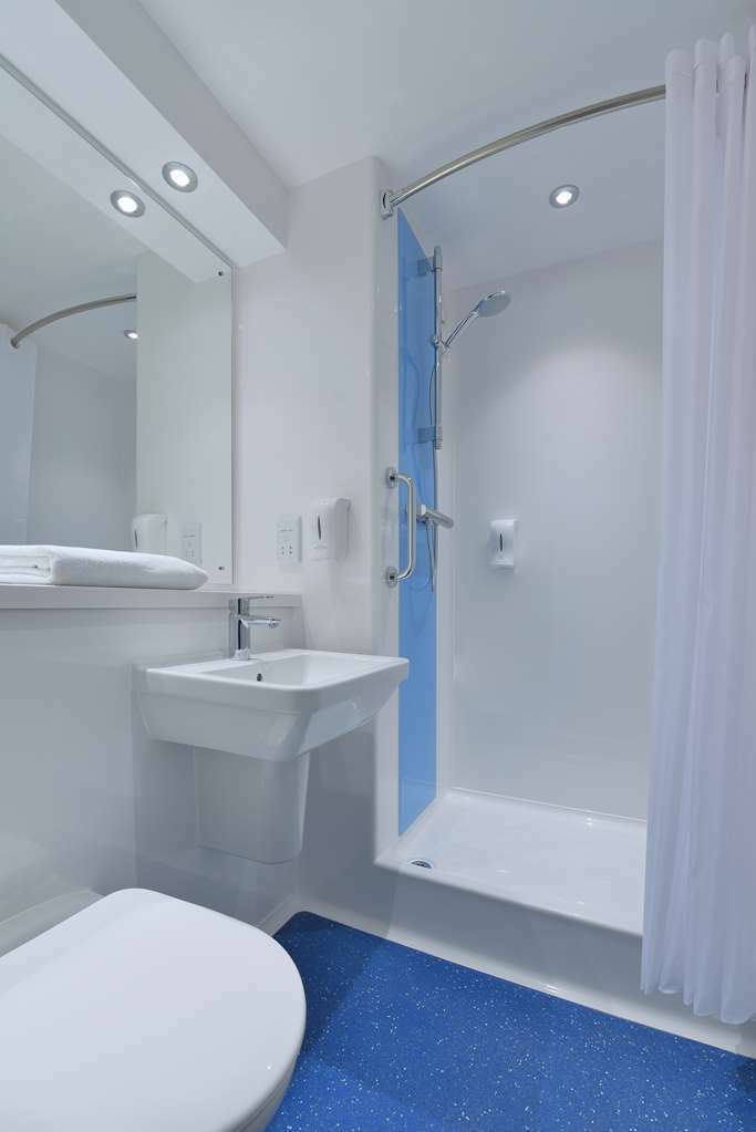 Travelodge Liverpool Stonedale Park חדר תמונה