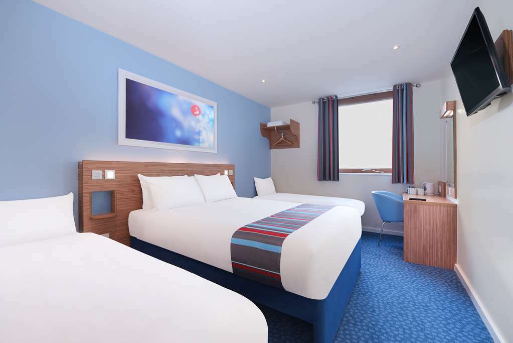 Travelodge Liverpool Stonedale Park חדר תמונה