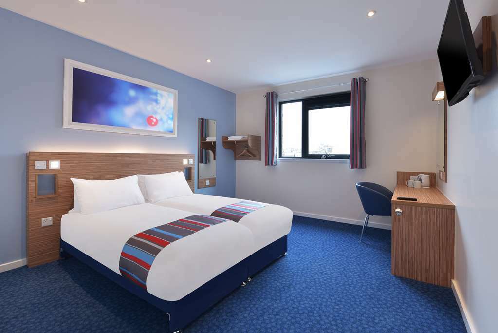 Travelodge Liverpool Stonedale Park חדר תמונה